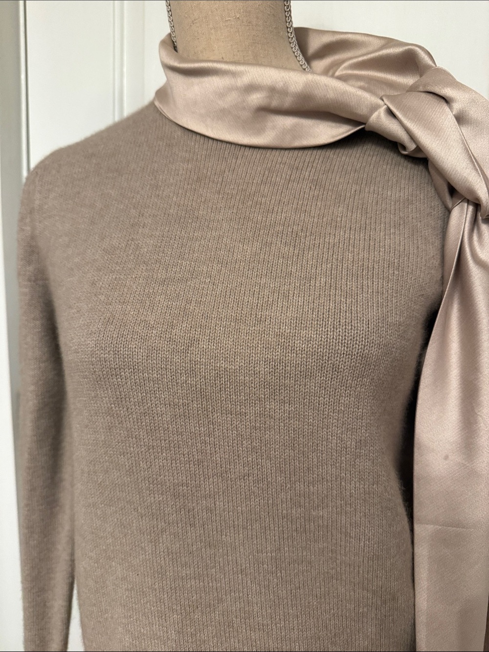 TORY BURCH SWEATER CREWNECK TAN WITH SILK SCARF LONG SLEEVE SIZE S - Picture 2 of 14